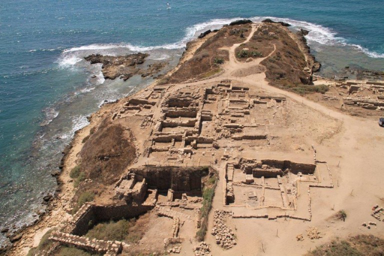 Bezahlen und buddeln – Arbeitseinsatz für die Archäologie in der Ausgrabungsstätte Tel Dor