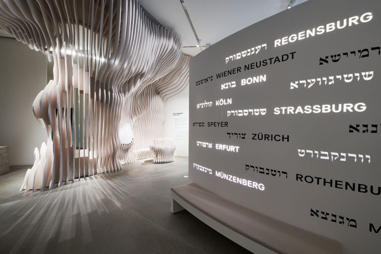 „Jüdische Geschichte und Gegenwart in Deutschland“ – neue Dauerausstellung im Jüdischen Museum Berlin